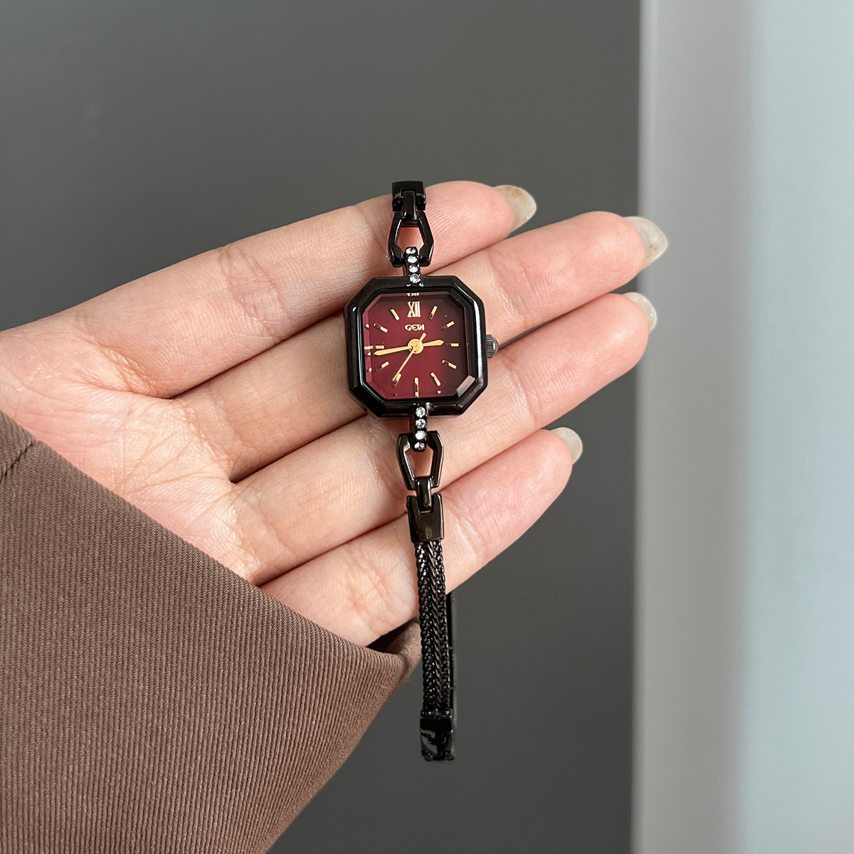 Square Fashionable Exquisite H - огляд і ціна Women'S Fashion Digital Watch